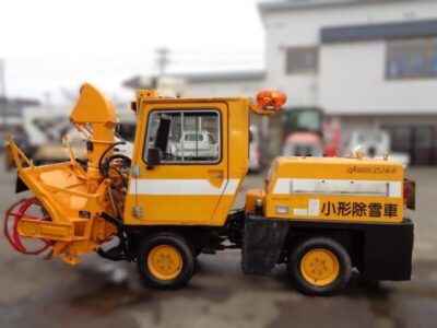 小型ロータリー除雪車NR40