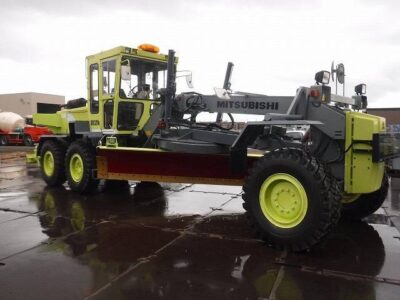 三菱　SR320E　除雪機械　グレーダー　シャッター付