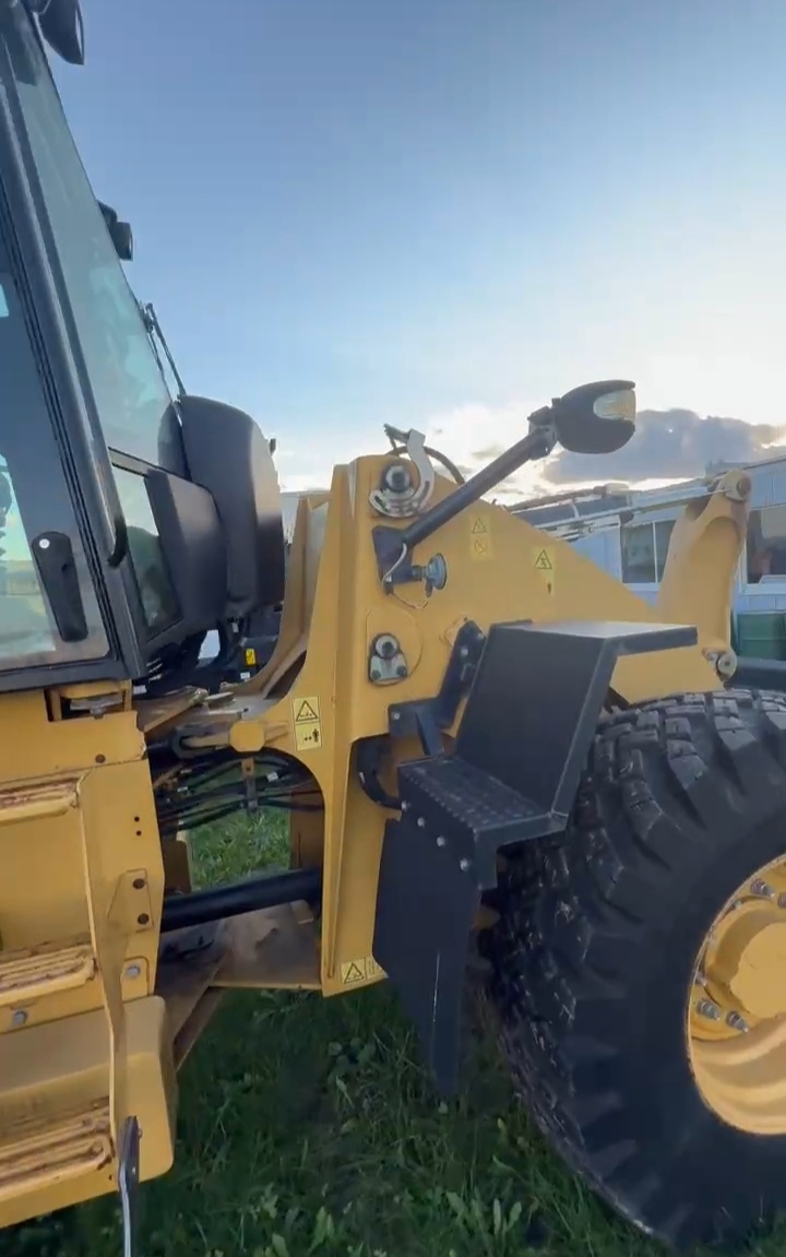 タイヤショベル　ホイールローダー　CAT　キャタピラー　910K　1.3立米　除雪機械　ワンタッチ