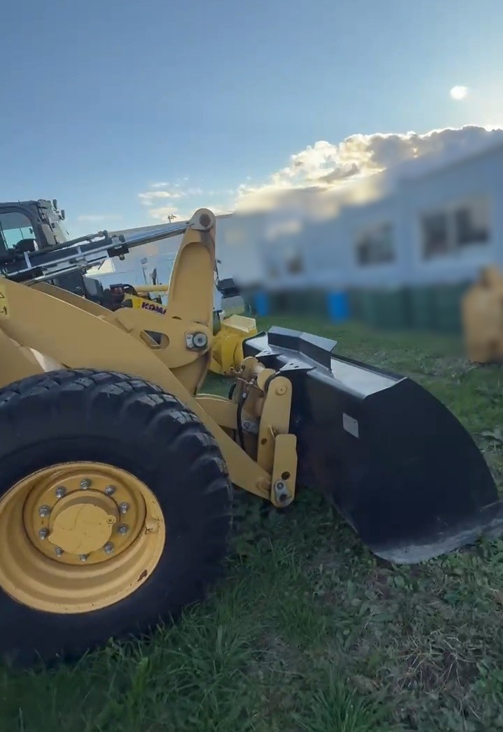 タイヤショベル　ホイールローダー　CAT　キャタピラー　910K　1.3立米　除雪機械　ワンタッチ