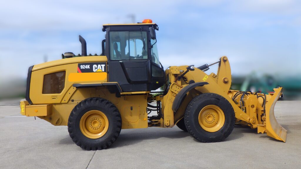 タイヤショベル　ホイールローダ―　マルチ　Vプラウ　caterpillar　キャタピラー　CAT　924K　除雪　