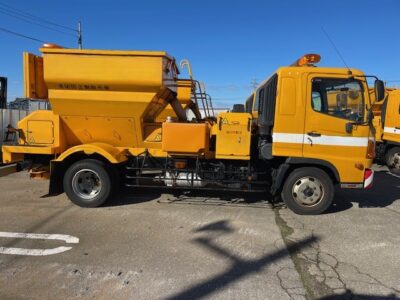 融雪剤散布車　凍結防止剤散布車　SDG-GX7JGAA　日野　MS-40SWT　湿潤式散布車　車速同調全自動散布　スクリュコンベヤ式　3.4m3　HANTA　ハンタ